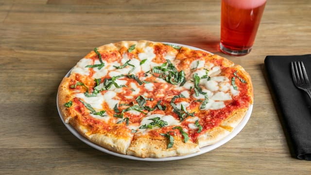 12" Pizza Margherita.
